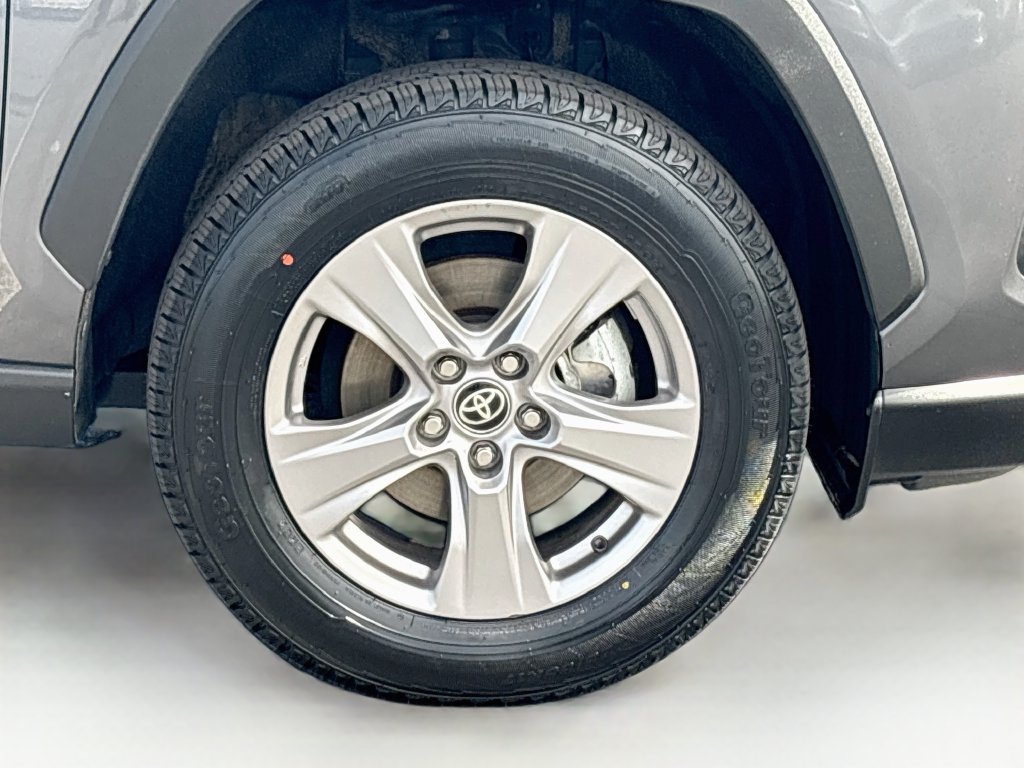 Certified 2025 Toyota RAV4 XLE FWD image 31