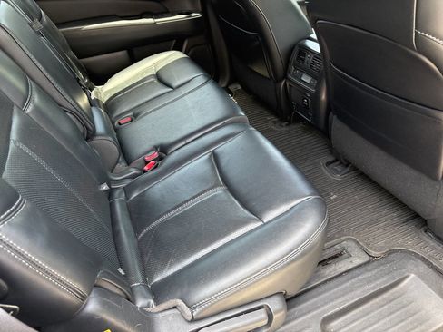 Used 2017 Nissan Pathfinder Platinum AWD/4WD image 8