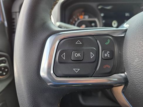 Used 2025 Jeep Wrangler Unlimited Sahara AWD/4WD image 21