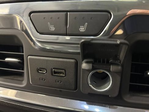 Used 2019 Chevrolet Silverado 1500 LTZ w/ LTZ Premium Package AWD/4WD image 23