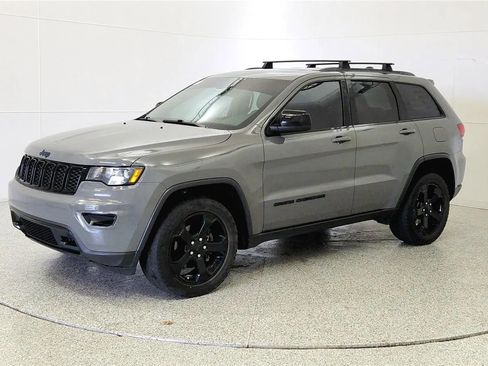 Used 2019 Jeep Grand Cherokee Laredo AWD/4WD image 3