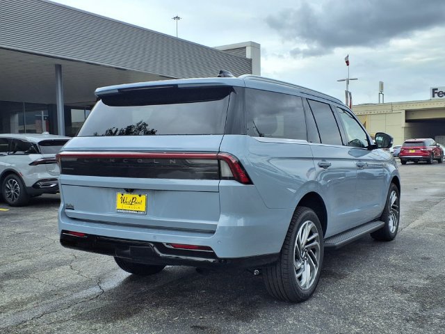 New 2026 Lincoln Navigator Premiere AWD/4WD image 2