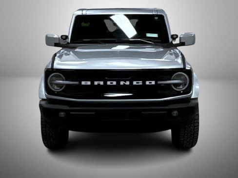 Used 2024 Ford Bronco Outer Banks image 2