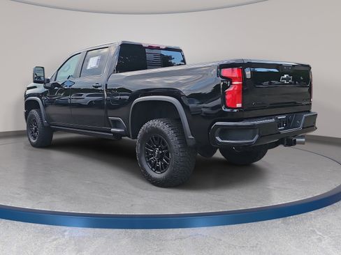 Used 2025 Chevrolet Silverado 2500 ZR2 w/ Technology Package AWD/4WD image 7