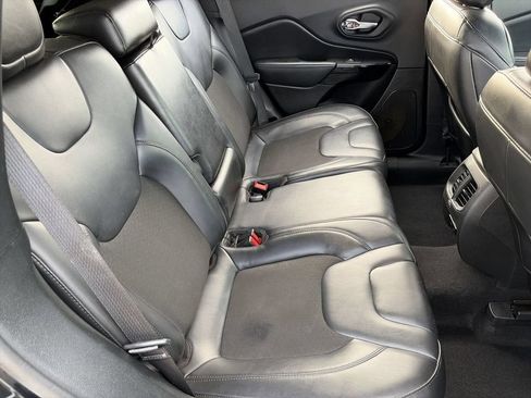 Used 2020 Jeep Cherokee Latitude Plus FWD image 29