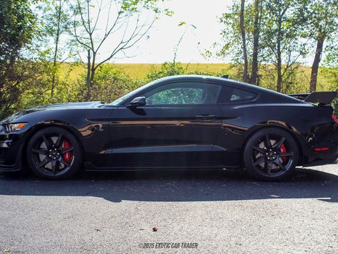 Used 2022 Ford Mustang Shelby GT500 w/ Carbon Fiber Track Pack image 3