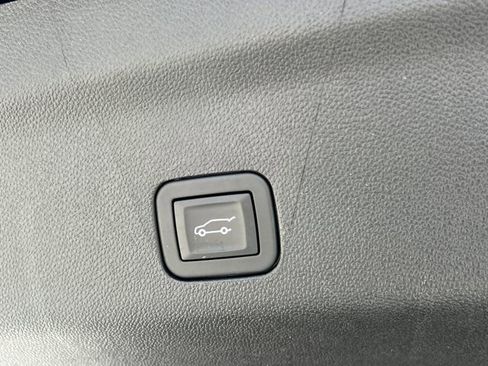 Used 2025 Chevrolet Tahoe LT image 20