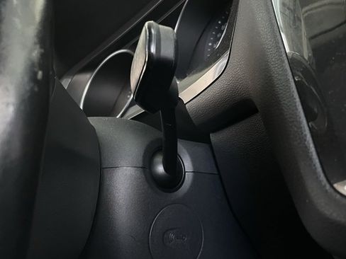 Used 2018 Volkswagen Tiguan SE w/ Panoramic Sunroof Package image 25