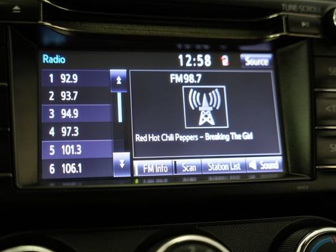 Used 2018 Toyota RAV4 LE w/ All Weather Liner Package AWD/4WD image 19