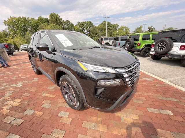 Used 2025 Nissan Rogue SV FWD image 38