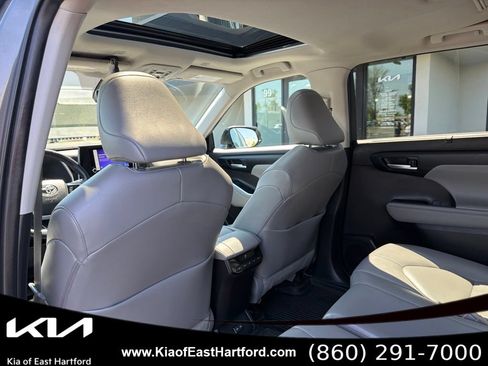 Used 2023 Toyota Highlander XLE AWD/4WD image 20