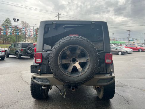 Used 2017 Jeep Wrangler 75th Anniversary image 9
