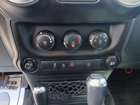 Used 2018 Jeep Wrangler Rubicon w/ Power Convenience Group AWD/4WD image 29