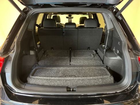 Certified 2022 Volkswagen Tiguan SE R-Line FWD image 5