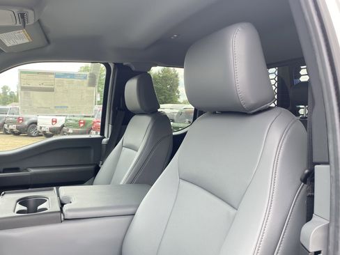 New 2025 Ford F350 XL w/ XL Chrome Package image 19