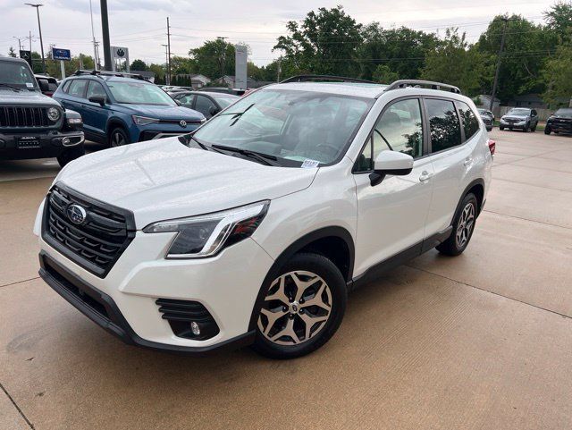Used 2024 Subaru Forester Premium AWD/4WD image 3