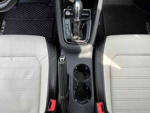 Used 2016 Volkswagen Jetta Sport image 20