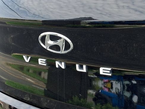 Used 2023 Hyundai Venue SEL FWD image 31