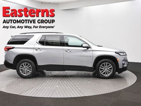 Used 2022 Chevrolet Traverse LT FWD image 4