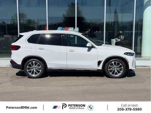 New 2026 BMW X5 xDrive50e w/ Premium Package AWD/4WD image 6