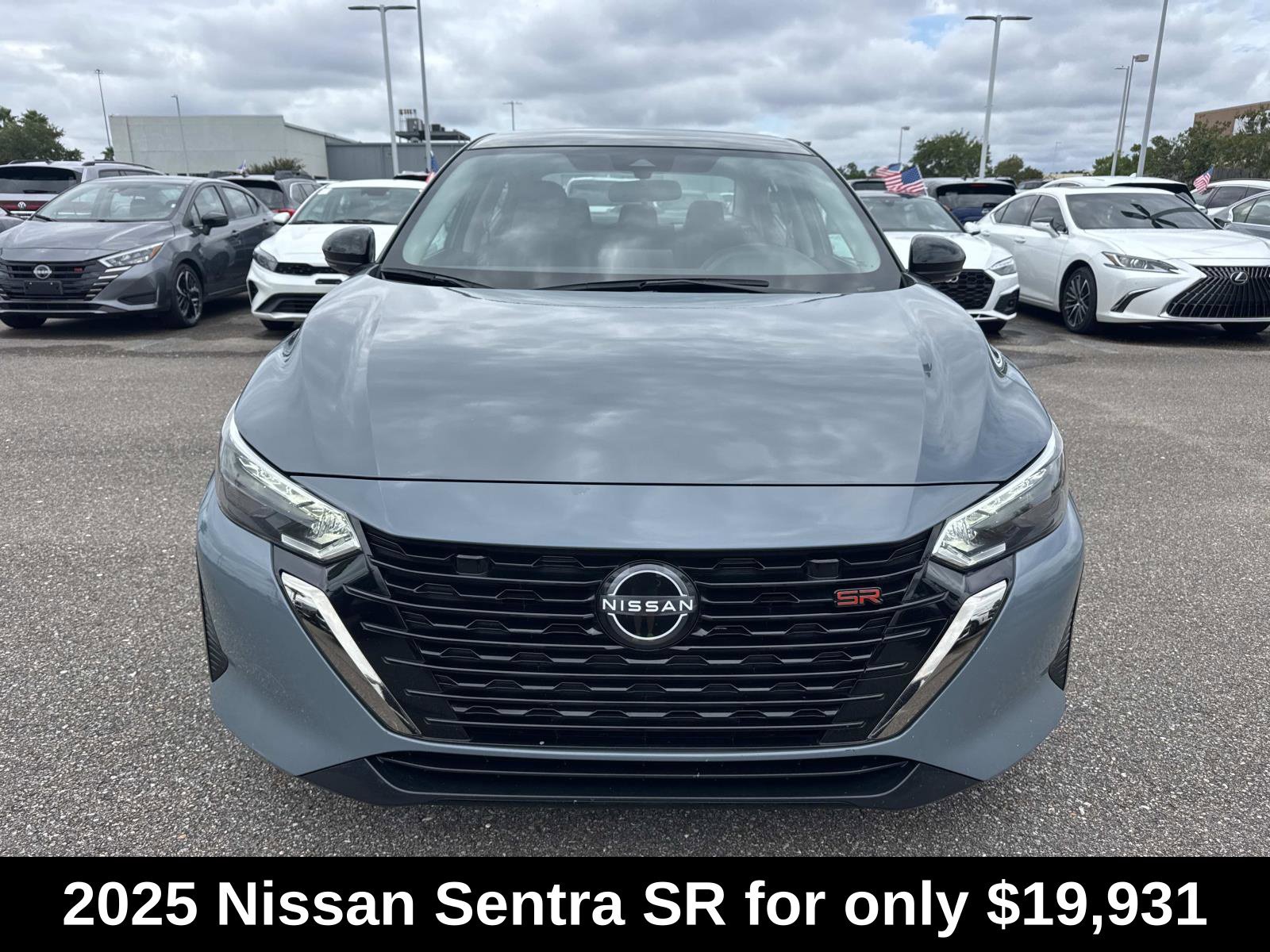 Used 2025 Nissan Sentra SR FWD image 2