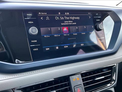 Used 2024 Volkswagen Taos SE image 33