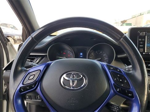 Used 2018 Toyota C-HR XLE image 11