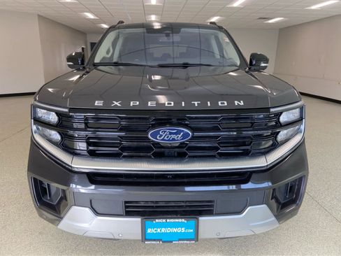 Used 2025 Ford Expedition Platinum image 3