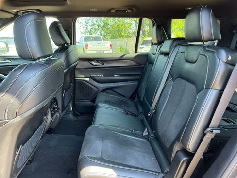 Used 2024 Jeep Grand Cherokee L Altitude AWD/4WD image 4