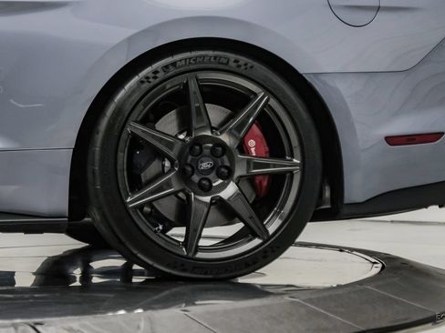 Used 2022 Ford Mustang Shelby GT500 w/ Carbon Fiber Track Pack RWD image 98