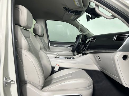 Used 2022 Jeep Wagoneer Series III image 10