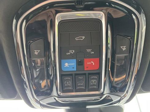 Used 2022 Jeep Grand Cherokee Summit AWD/4WD image 21