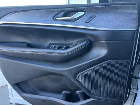 Used 2023 Jeep Grand Cherokee L Limited image 20