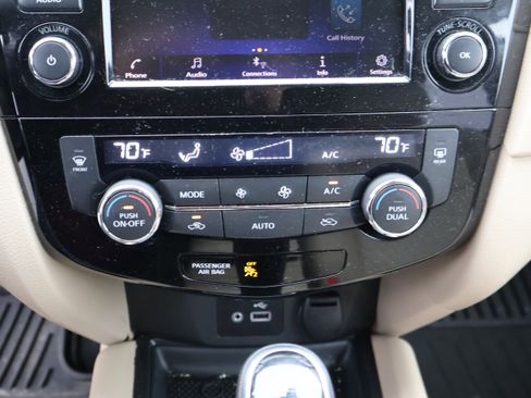 Used 2020 Nissan Rogue SV image 29