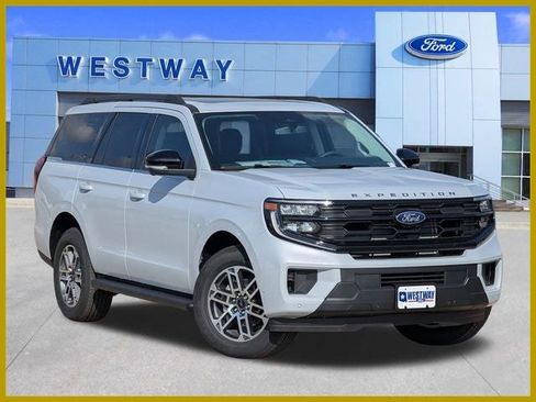 New 2025 Ford Expedition Active image 28