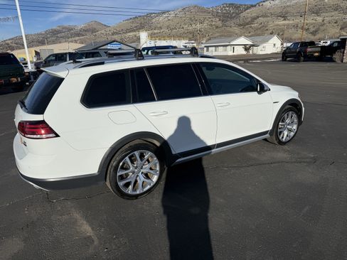 Used 2018 Volkswagen Golf Alltrack SEL image 4