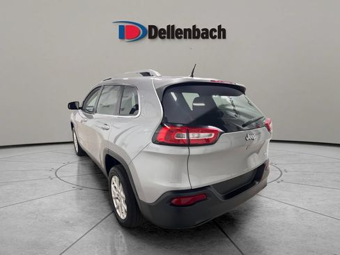 Used 2017 Jeep Cherokee Latitude w/ Safety/Convenience Group FWD image 3