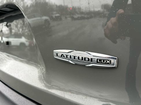 Used 2022 Jeep Cherokee Latitude Lux w/ Sun & Sound Group image 25