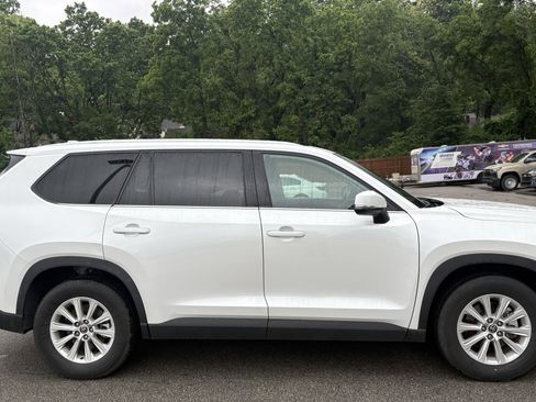 Used 2025 Toyota Grand Highlander AWD image 11