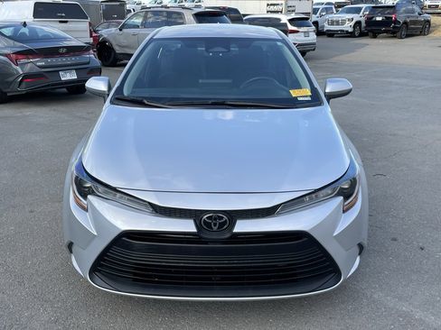 Used 2024 Toyota Corolla LE image 2