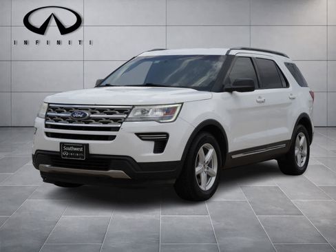 Used 2018 Ford Explorer XLT FWD image 1