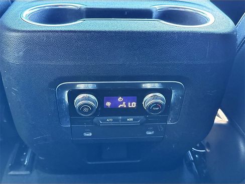 Used 2021 GMC Yukon XL SLT image 28