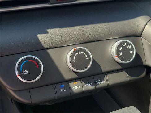 New 2025 Hyundai Elantra SE image 29