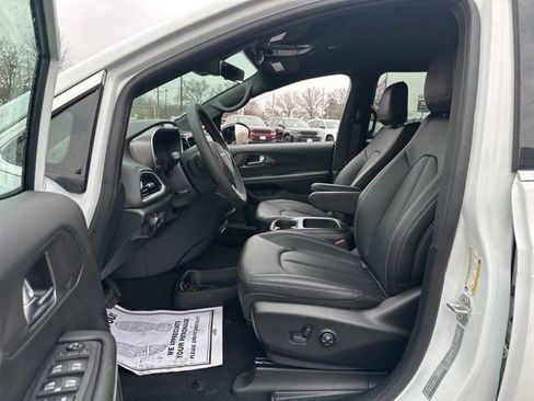 New 2026 Chrysler Voyager LX image 8