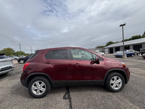 Used 2017 Chevrolet Trax LS w/ Fleet Convenience Package AWD/4WD image 2
