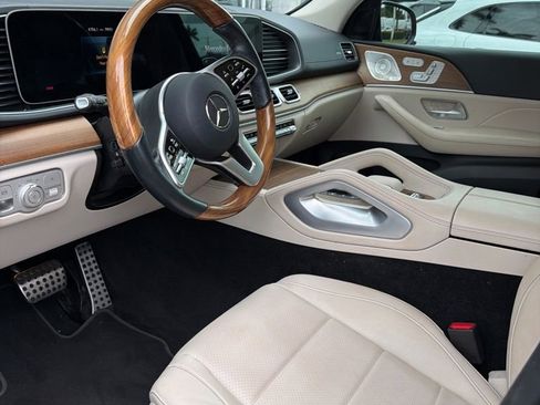 Used 2022 Mercedes-Benz GLS 450 4MATIC image 7