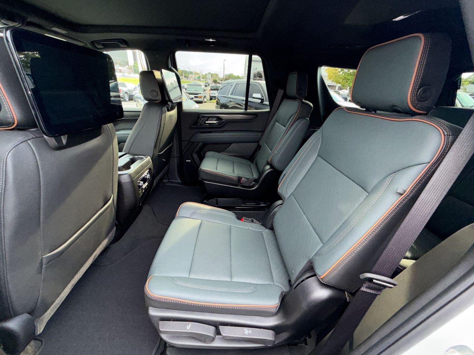 New 2026 GMC Yukon AT4 w/ AT4 Premium Plus Package AWD/4WD image 25