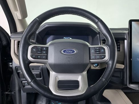 Used 2022 Ford Expedition Limited image 13