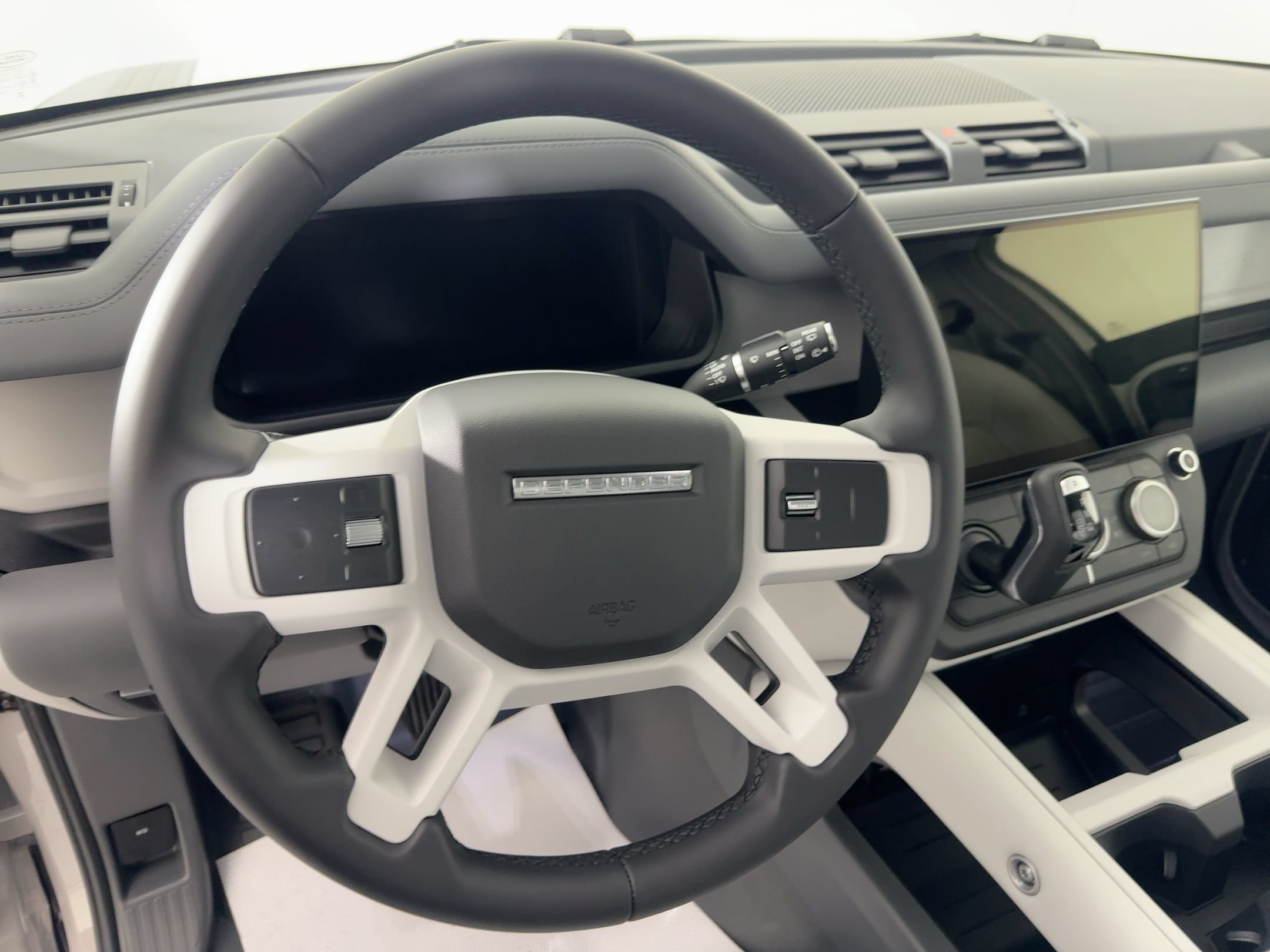 Used 2026 Land Rover Defender 110 S AWD/4WD image 19
