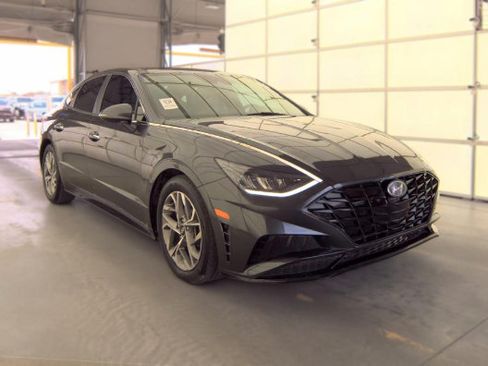 Used 2021 Hyundai Sonata SEL w/ Convenience Package FWD image 2